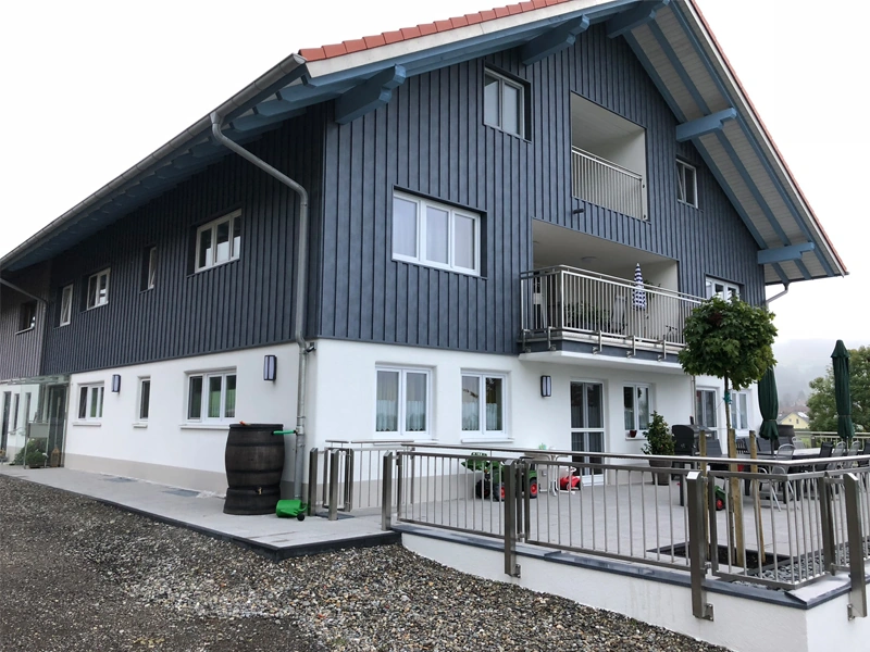 Fassade_Lipperschirm-Alu-Steingrau_88171-Weiler
