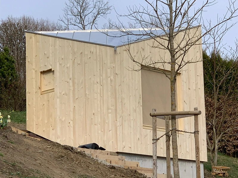 Spielhaus_Stehfalzdach-Uginox_Wangen